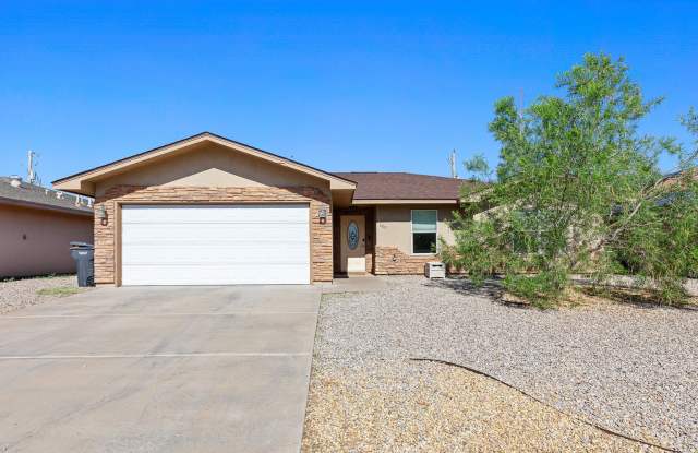 Conveniently located 3 Bedroom with 2 Car Garage photos photos