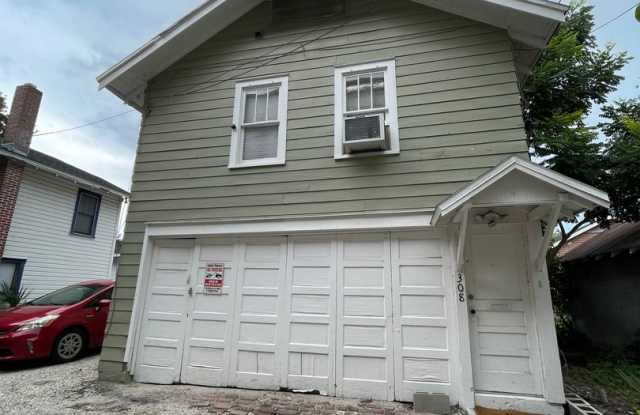 FALL 2026!!! Private 1 Bedroom Historic Home w/ FREE PARKING - Walk to UF! photos photos
