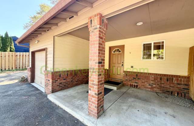 3-bedroom 2-bath Townhouse Near McMenamins Edgefield Gallery 1