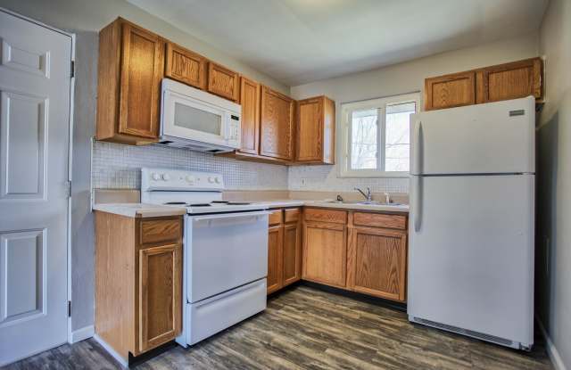 Completely Renovated 2 Bedroom Duplex in Collinsville - Great price and lots of space! - 1118 Olive Street, Collinsville, IL 62234