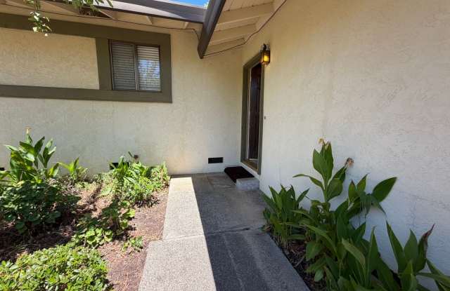 2 bedroom Fair Oaks charmer Gallery 2