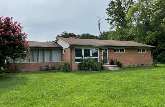3 BED, 2 BATH HOME LOCATED IN GREENSBORO photos photos