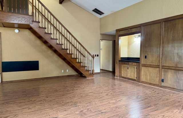 Charming 4 or 5 Bedroom Home with Office and 2 Living Areas in Quail Run Estates! Gallery 3