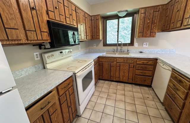 8090 Urbandale Ln N Gallery 4
