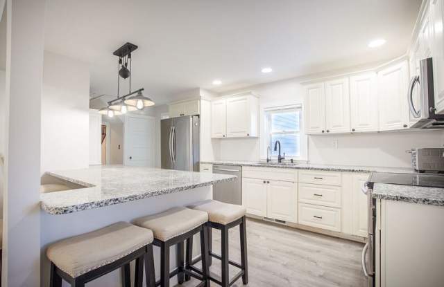 1277 Southampton Rd - 1277 Southampton Road, Westfield, MA 01085