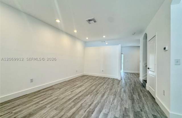 14333 SW 125th Ct Gallery 4