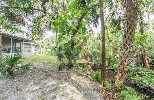 889 Robin Lane Gallery 3