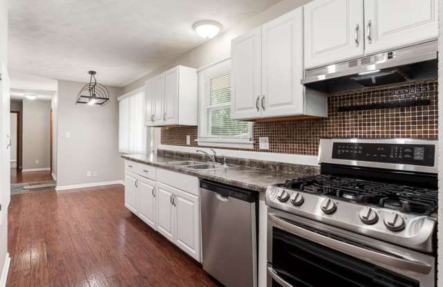 Three Bedroom Two Bathroom Home with Fenced Yard $2,195.00 Gallery 1