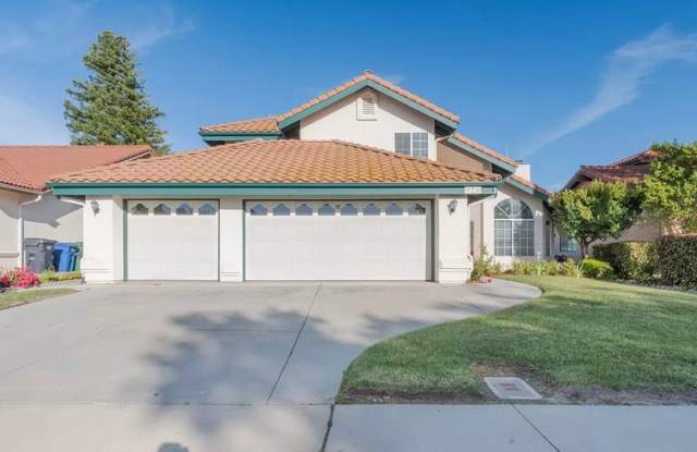 Available December 1st, 2024!! 3 BED 3 BATH RIGHT ON THE GOLF COURSE!!!! - 924 Saint Ann Drive, El Paso de Robles, CA 93446