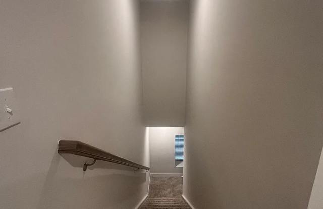 Room in 3 Bedroom Home at Memorial Pkwy Gallery 3