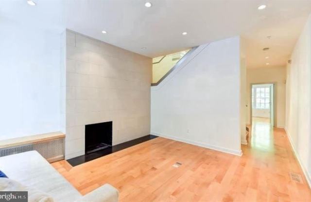 1027 30TH ST NW Gallery 2