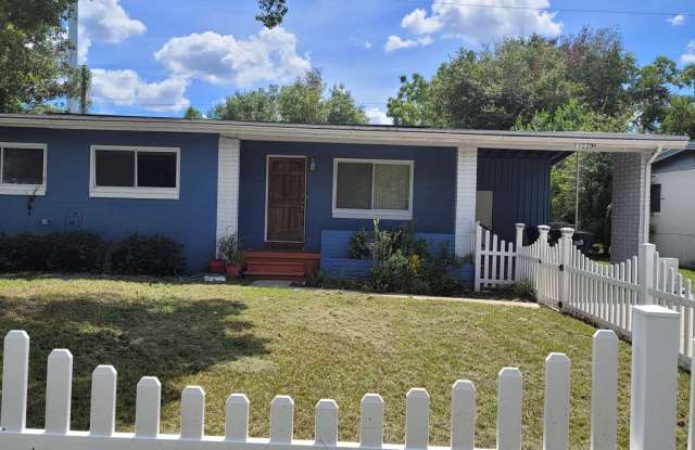 4 Bedroom, 2 bath in Orlando. Fenced in yard ... photos photos