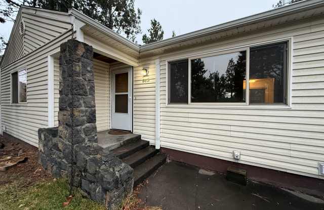 COZY 2 BEDROOM, 1 BATH SINGLE FAMILY HOME LOCATED IN SOUGHT AFTER ORCHARD DISTRICT photos photos