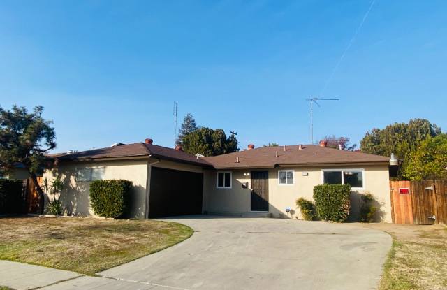 $1,895 Peach Mckinley, 3 Bedroom - E. Home Ave, Fresno - 5075 East Home Avenue, Fresno, CA 93727 $1,895 Peach Mckinley, 3 Bedroom - E. Home Ave, Fresno - 5075 East Home Avenue, Fresno, CA 93727