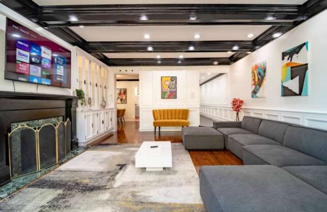 117 East Bellevue Pl. Gallery 2