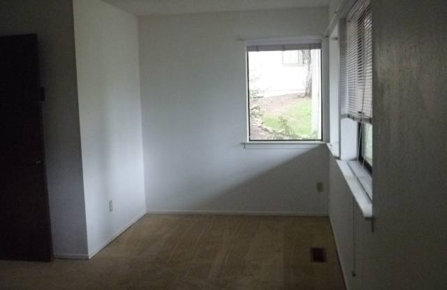 Southwood Glen - Newly painted!! photos photos