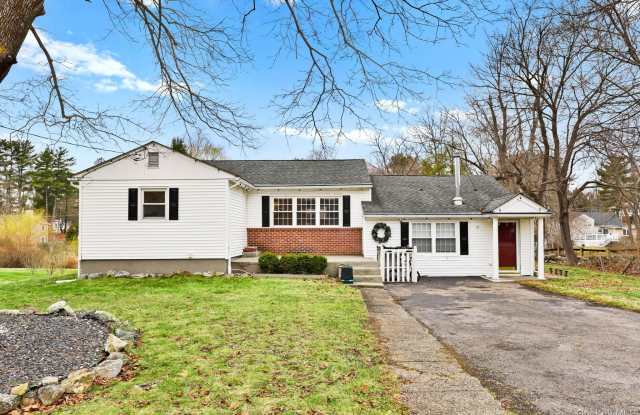 2881 Meadowcrest Drive photos photos