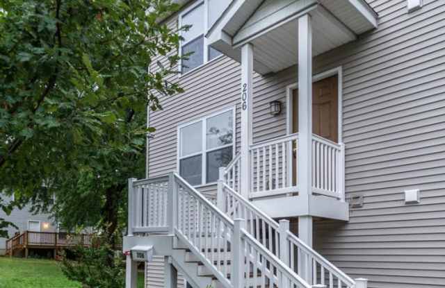 202 E 20th - 4-Bed/3-Bath Townhouse - Walking distance to stadium! photos photos
