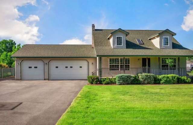 Beautiful Home in Dalton Gardens - 1455 East Dalton Avenue, Dalton Gardens, ID 83815