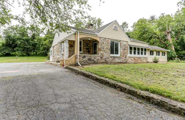 3 Bed 1.5 bath in Camp Hill - 1140 Oyster Mill Road, Cumberland County, PA 17011