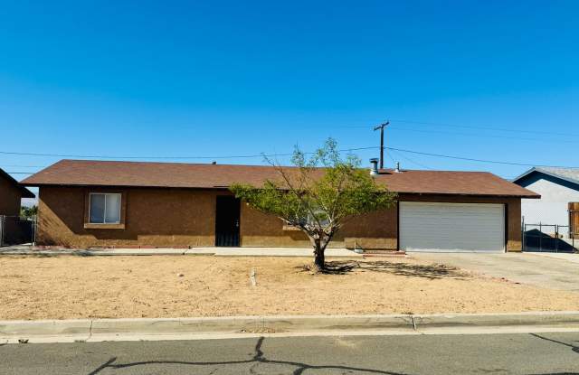 JUST REDUCED! Apple Valley Home in Sycamore Rocks Area photos photos