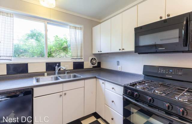 4909 7th Pl NE Gallery 2