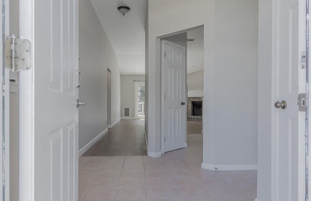 1784 W CHANDELIER Circle Gallery 3