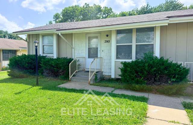 2 Bed Duplex with Finished Basement & Large Backyard photos photos
