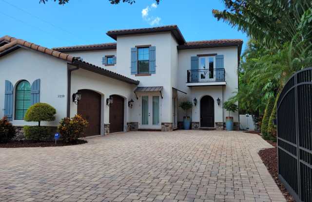 Seasonal stunning 5/5 pool home west of trail near Siesta Key! Gallery 3