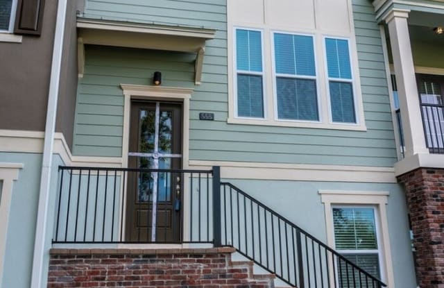 555 Majestic Palm Drive - 555 Majestic Palm Dr, Altamonte Springs, FL 32701