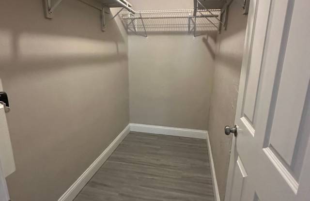 Spacious 1 Bed/ 1 Bath in Cranston! Gallery 4
