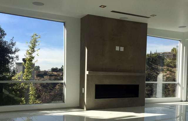 1905 SUNSET PLAZA Drive Gallery 3