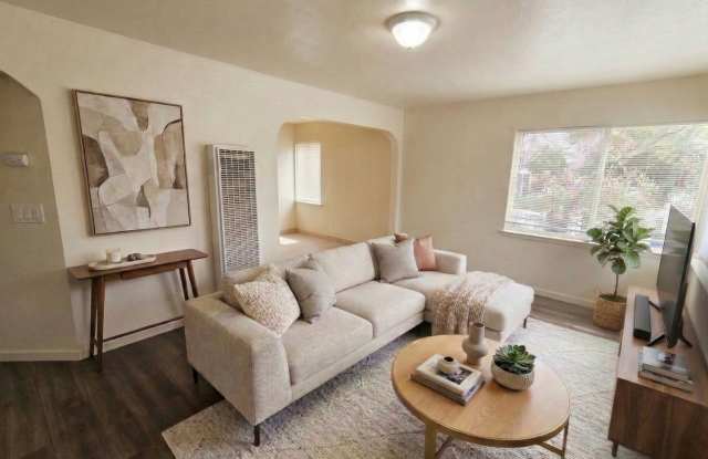 Recently Remodeled 1 Bedroom Duplex Unit Looking for a new tenant! photos photos