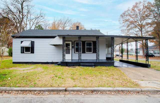 Charming 3BR Ranch Home Minutes from Downtown Smithfield! photos photos