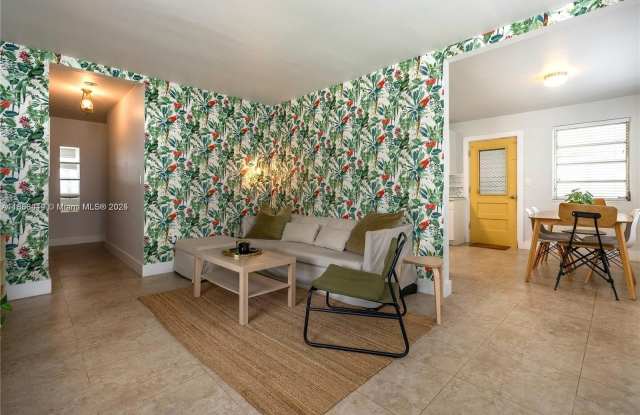 320 NE 55th Ter photos photos