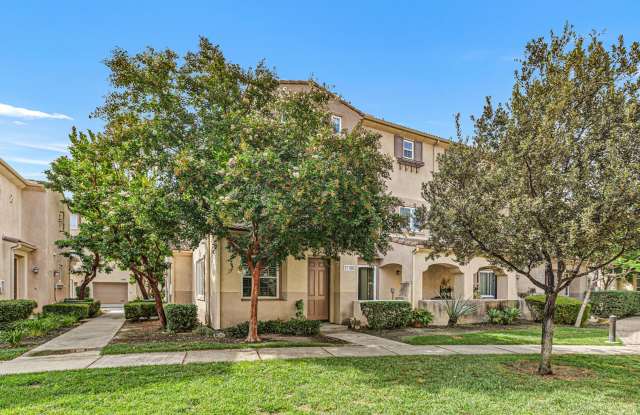Two Story Townhouse in the gated community of Temecula Lane 3br/2.5ba, 1,586 Sqft, Patio, 2 car attached garage Gallery 3