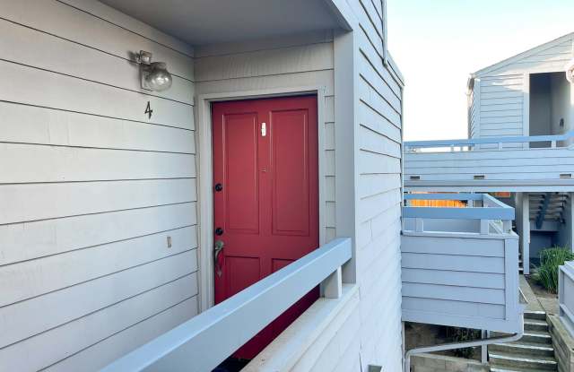 Spacious 2 bedroom, 2 bathroom Condo in Quiet Complex - Unit is occupied through end of August Gallery 1