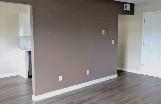 920 Summit Avenue - 204 Gallery 3