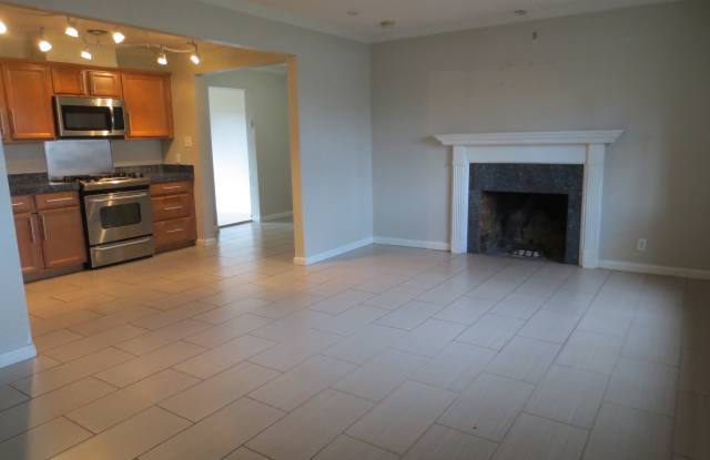 3105 E. Mulberry Dr. Gallery 2