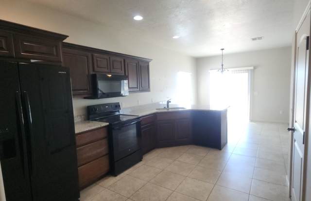 Available August 20! Beautiful 3 bed, 2.5 bath with Community amenities! Gallery 4