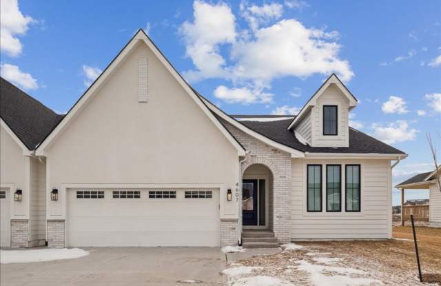 STUNNING TOWNHOME!! 4 Bed, 3 Bath Townhome in Ankeny photos photos
