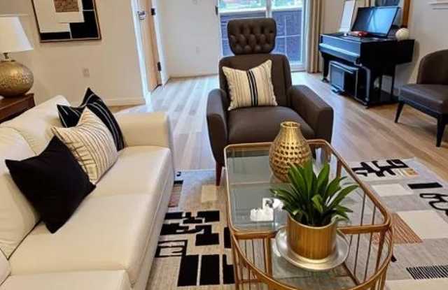 711 West 31st St. photos photos