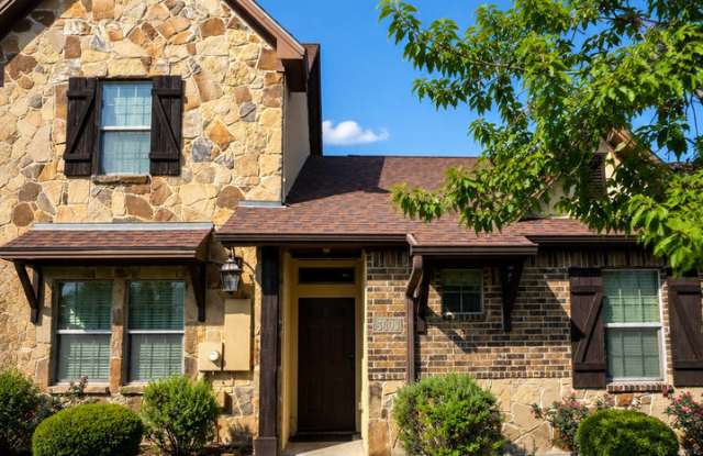 3 Bed/3 Bath Barracks Townhome Available For Immediate Move In!! Gallery 1