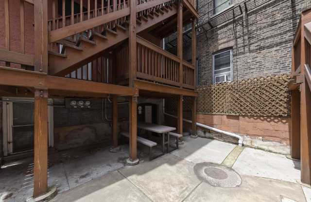 1711 S Laflin St Gallery 4