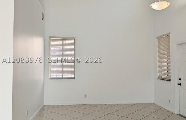 911 Phoenix Way Gallery 4