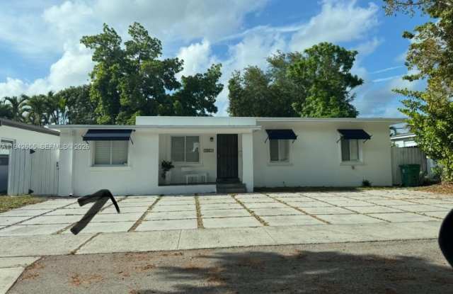 5261 SW 4th St photos photos