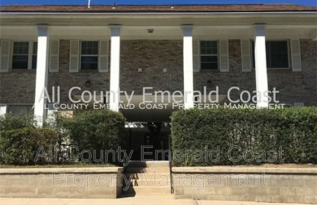 105 Country Club Dr photos photos