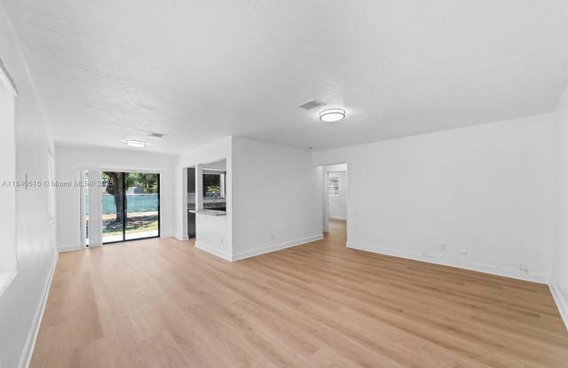 2457 NE 183rd St photos photos