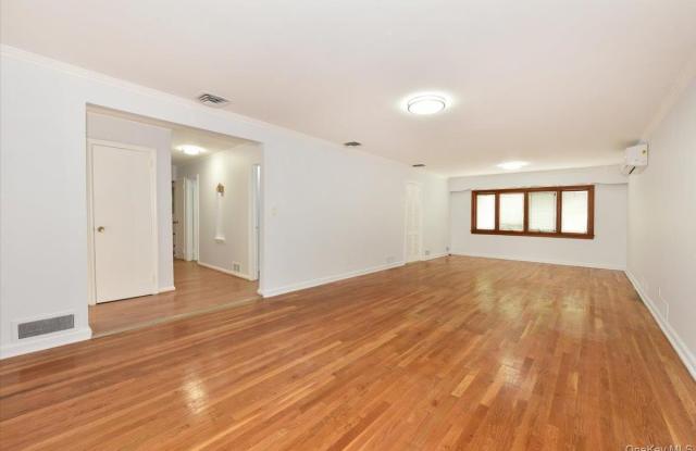 7515 196th Place Gallery 3