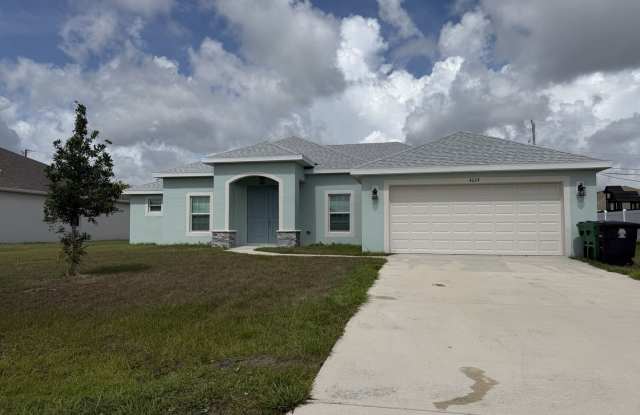 Gorgeous 3-4 bedroom Home off Becker Gallery 3